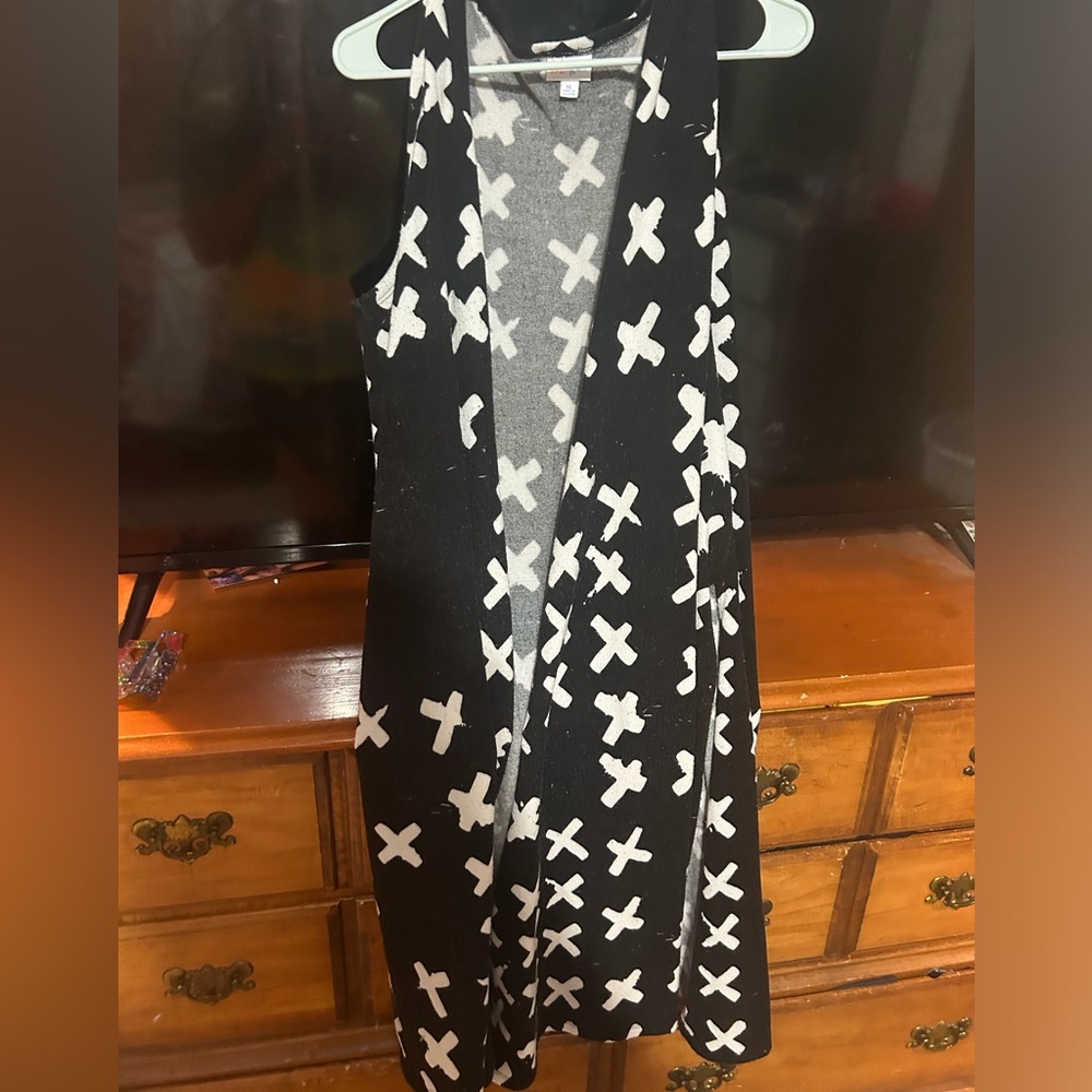 Lularoe Sleeveless black and white duster/kimono